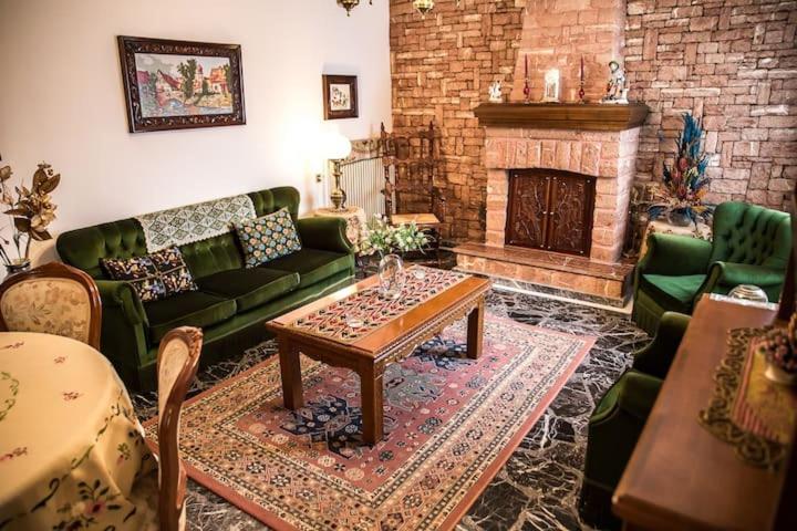 Traditional Antique Deco House カランバカ エクステリア 写真